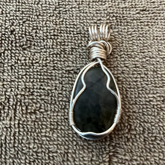 Labradorite silver wire wrapped pendant VERY colorful in the sunlight exquisite - Picture 3 of 7